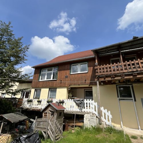 Ansicht mit Balkon