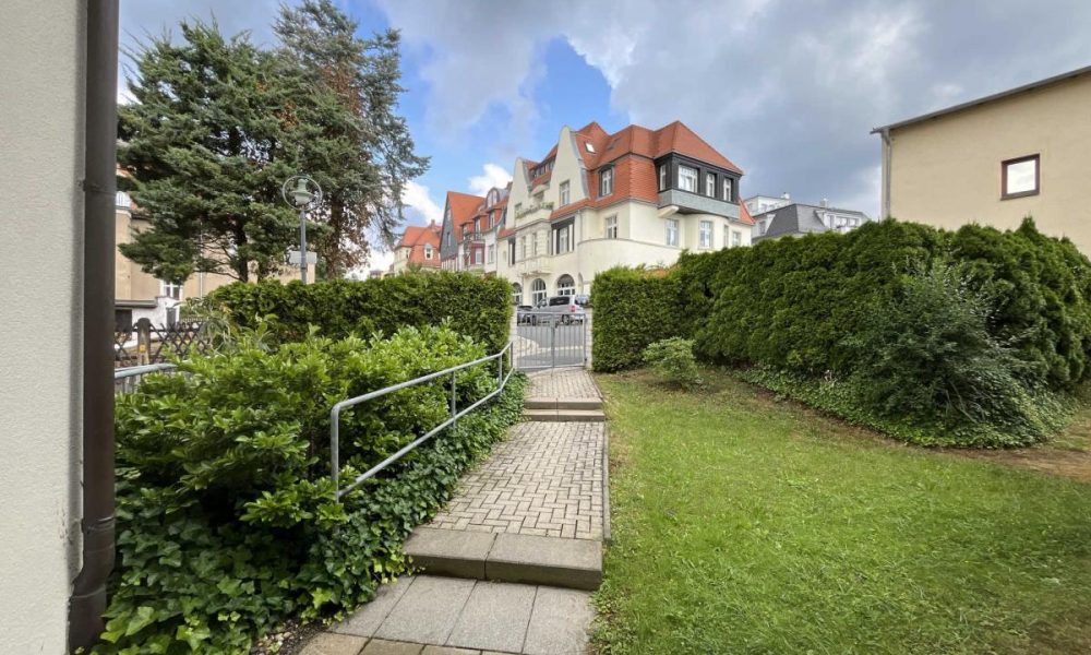 Vor dem Eingang
