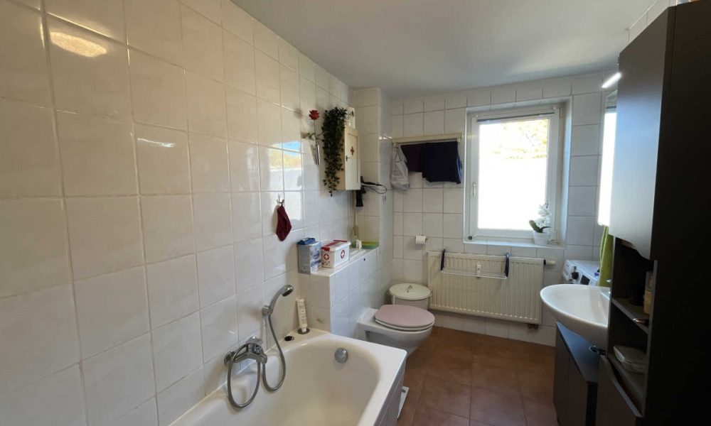 Bad mit Wanne