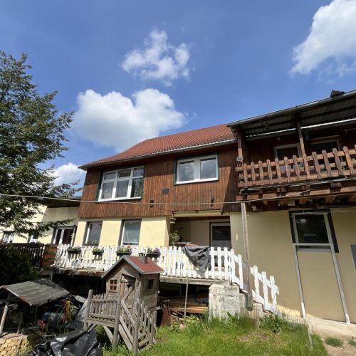 Ansicht mit Balkon