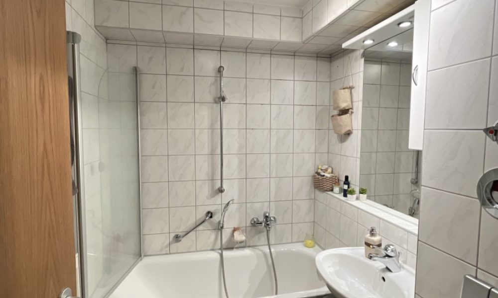 Bad mit Wanne