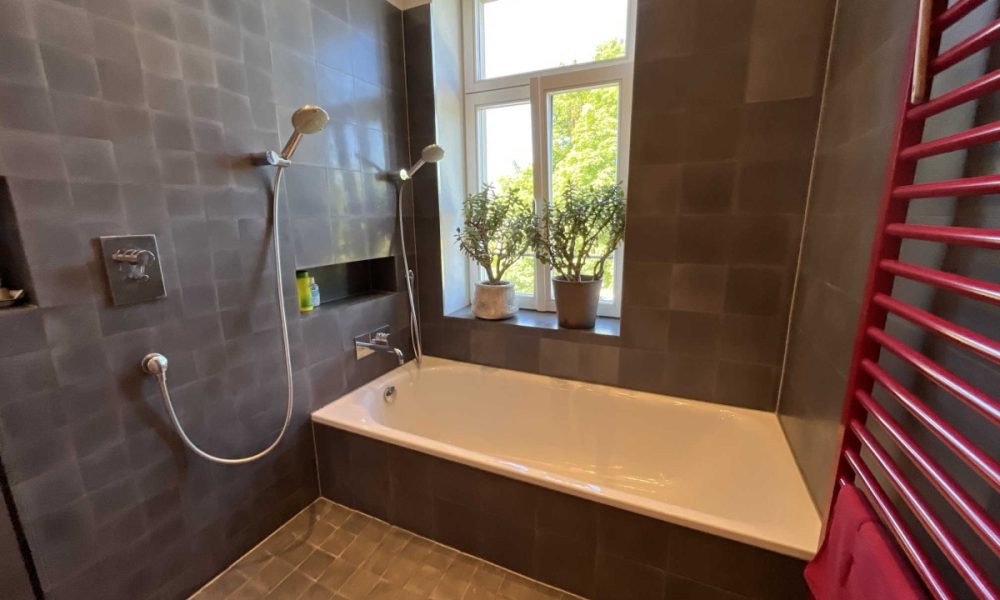 Dusche und Wanne
