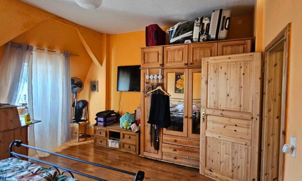 Ein Zimmer im DG