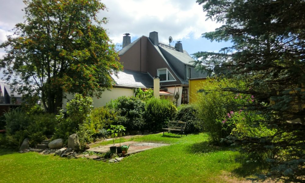 Hausansicht vom Garten