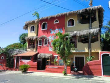 Karibik: Hotel in beliebter Lage, nah zum Strand, 57000 Sosua (DOM), Gastgewerbe