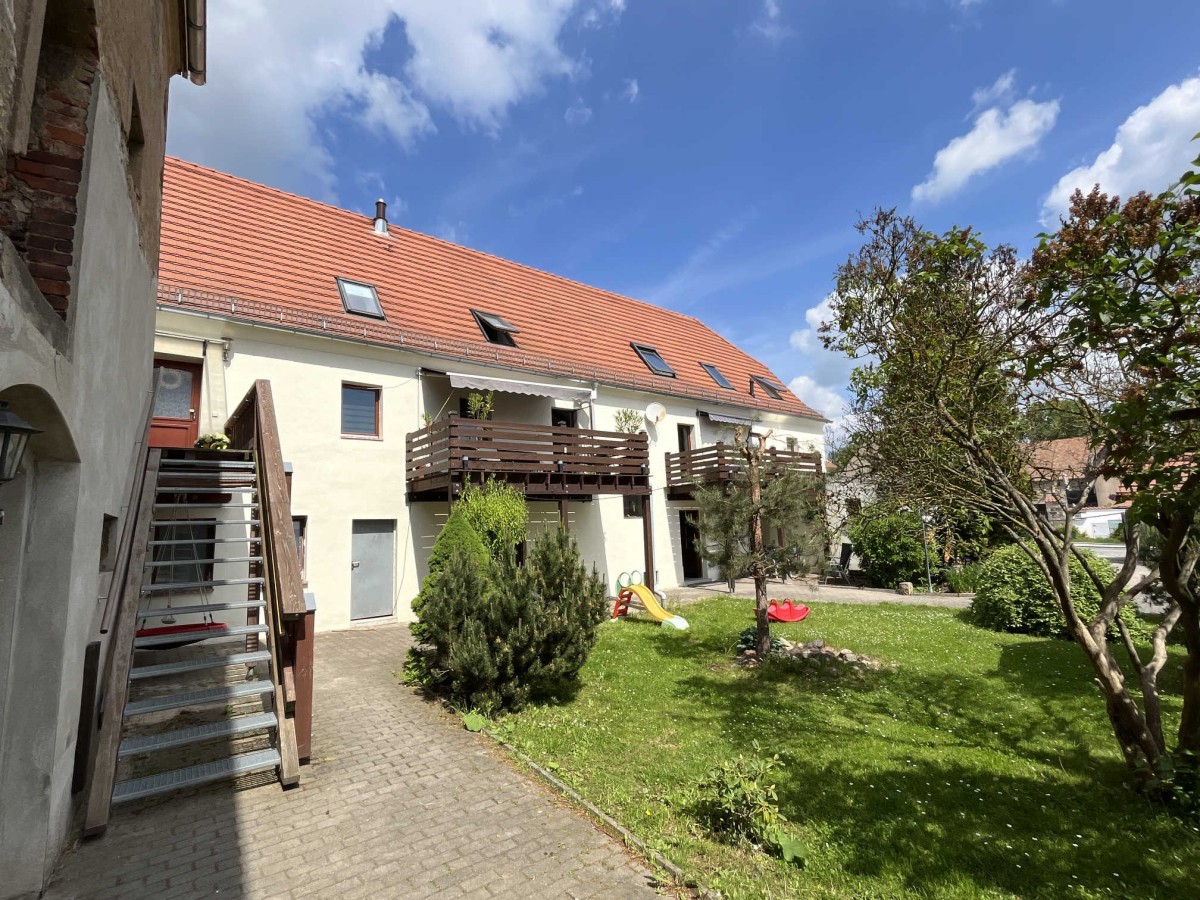 Blick zum rechten Gebäude