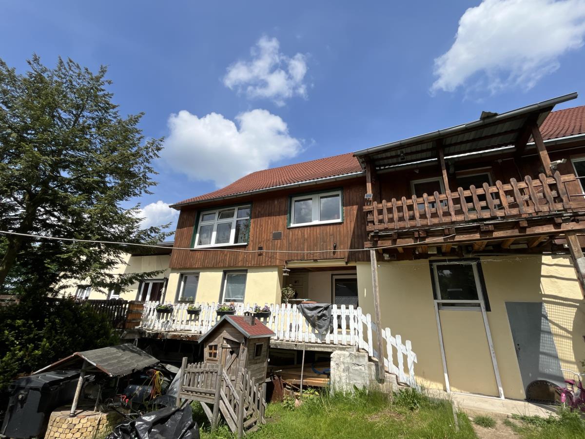 Ansicht mit Balkon
